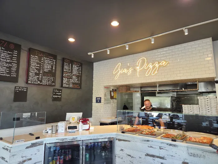 Gia's Pizza Picture 2