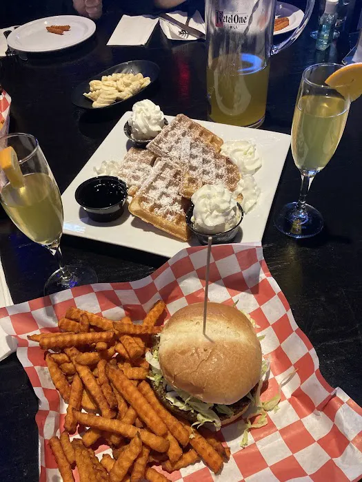 Sweet Spot Sporting Lounge & Restaurant Picture 8