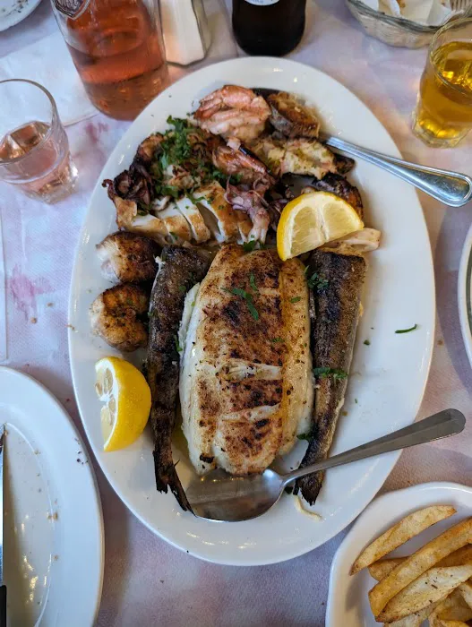 Gregory's 26 Corner Taverna Picture 4