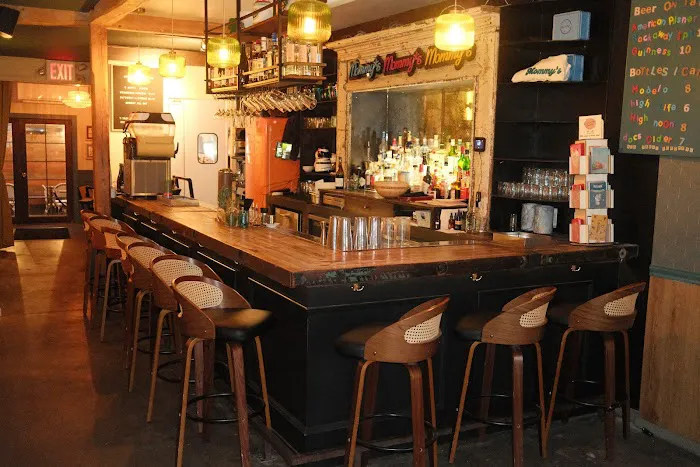 Mommy's Cocktail Bar Picture 9