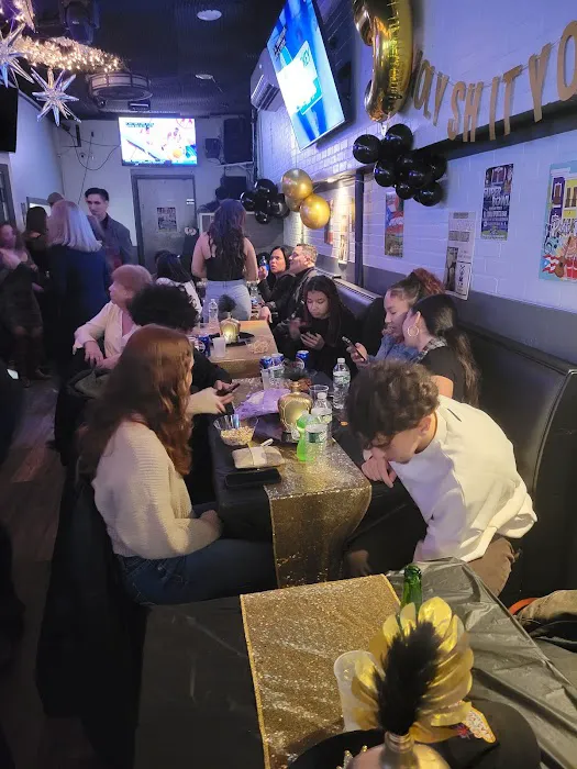 Eddie Jr's SPORTS LOUNGE Picture 3