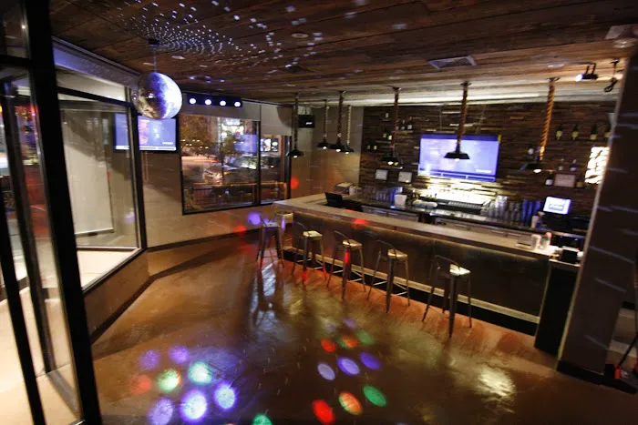 Beats Karaoke Cafe Picture 10