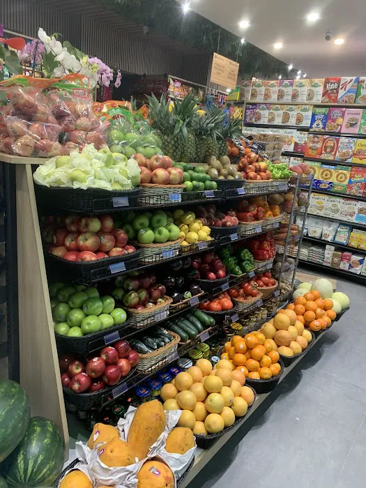 Bread & Butter Market (505 Grand Street) Picture 5