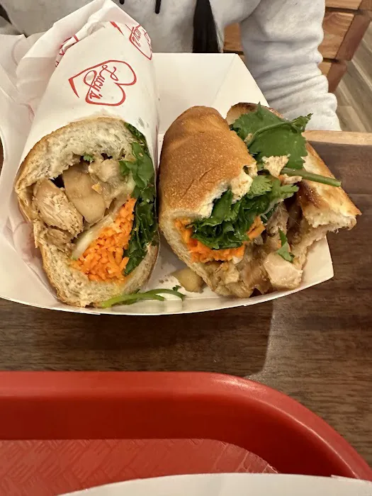 Lucy's Vietnamese - 649 Grand St Picture 4