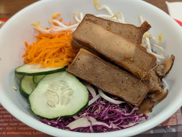 Lucy's Vietnamese - 649 Grand St Picture 5