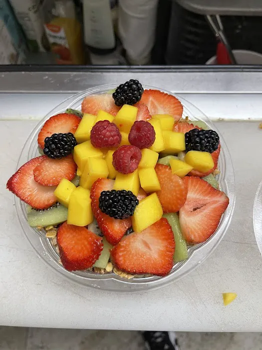 Peña Colada Fruit and Juice Bar Picture 3