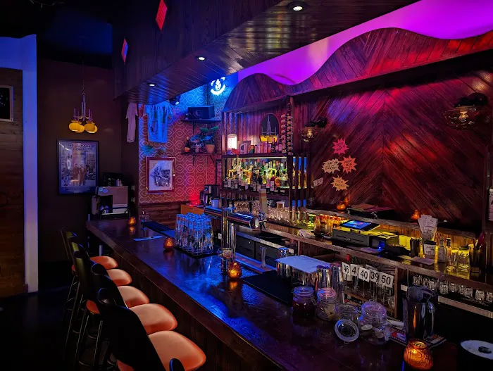320 Club Picture 4