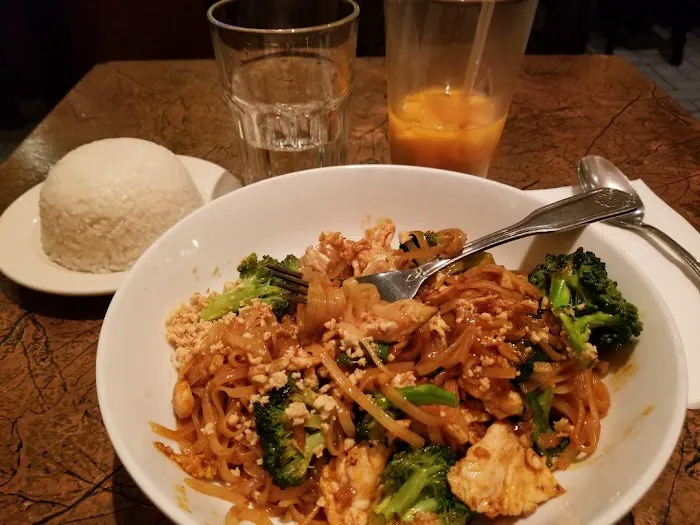 Sweet Basil Thai Restaurant (Queens) Picture 9