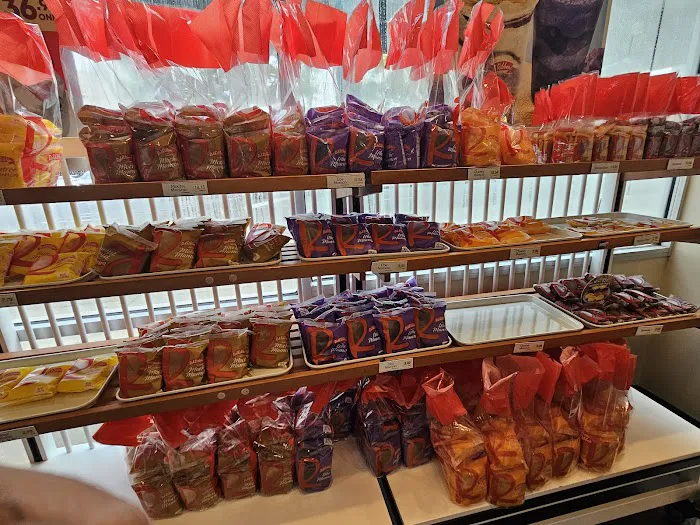 Red Ribbon Bakeshop Picture 4