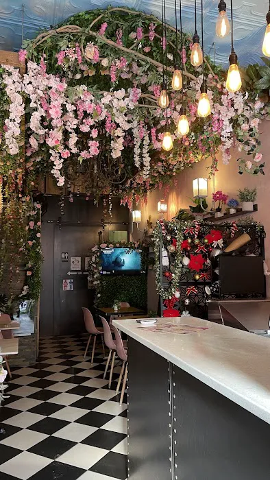 Madame Tea Sweet House Picture 4