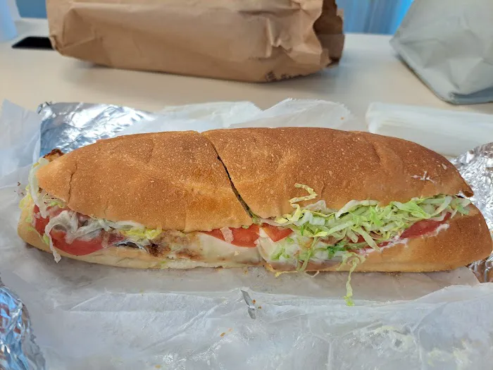 N & R Delicatessen Picture 1
