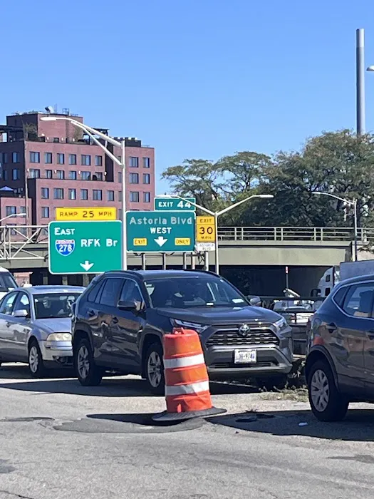 BLVD Astoria Picture 8