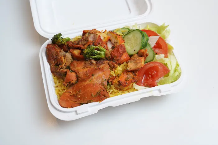 Houssine Halal Food Cart Picture 2
