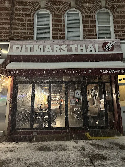 Ditmars Thai Picture 4