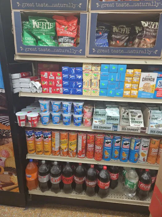 Farmer Deli Grocery Picture 4