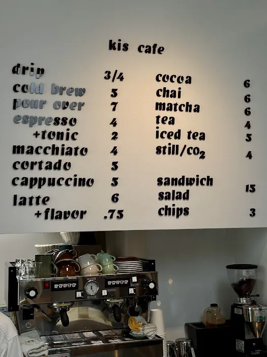 Kis Café & Books Picture 2