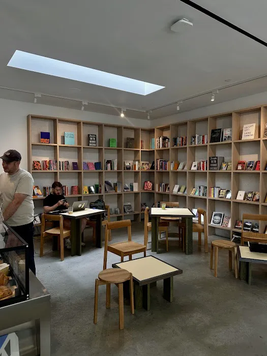 Kis Café & Books Picture 1