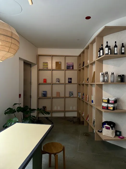 Kis Café & Books Picture 4