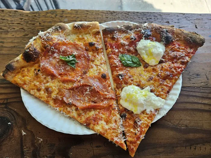 L'Industrie Pizzeria Picture 2