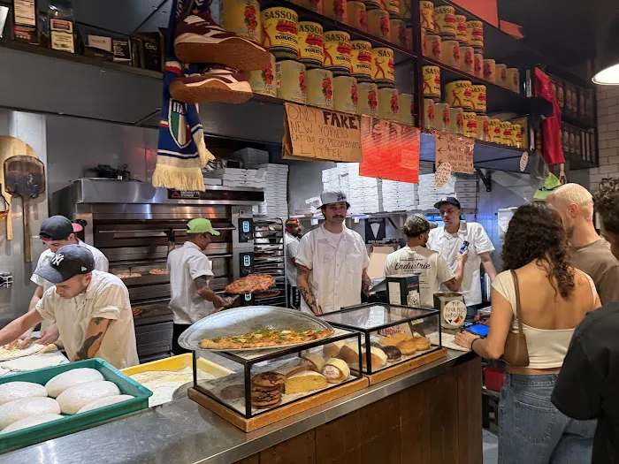 L'Industrie Pizzeria Picture 6
