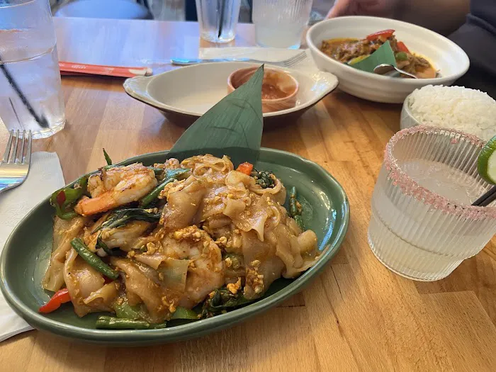 the AM-THAI Williamsburg Picture 4