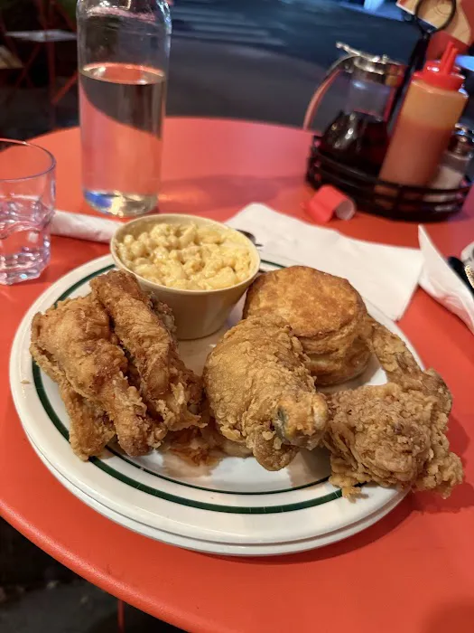 Pies 'n' Thighs Picture 5