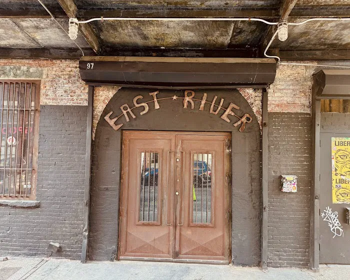 East River Bar Picture 2