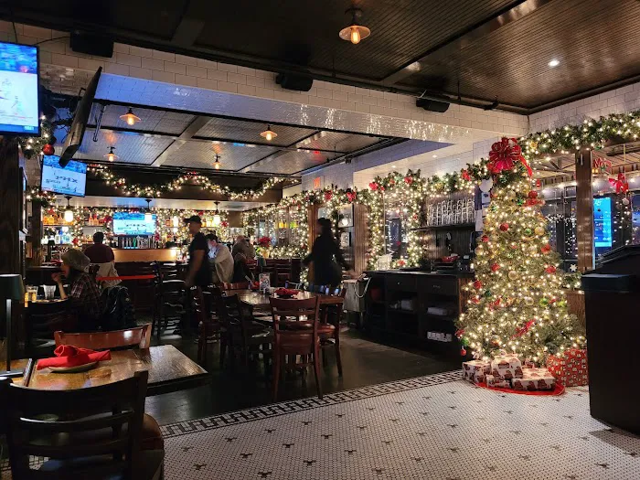 Hilltop Park Alehouse Picture 9
