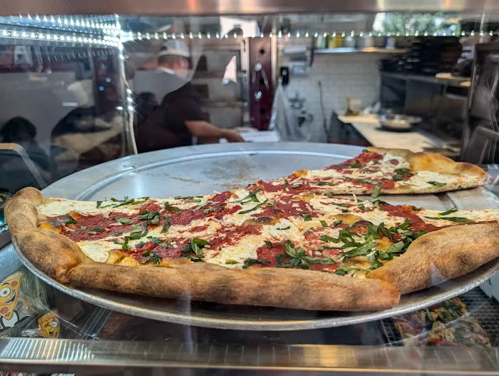 Williamsburg Pizza Union Avenue Picture 4