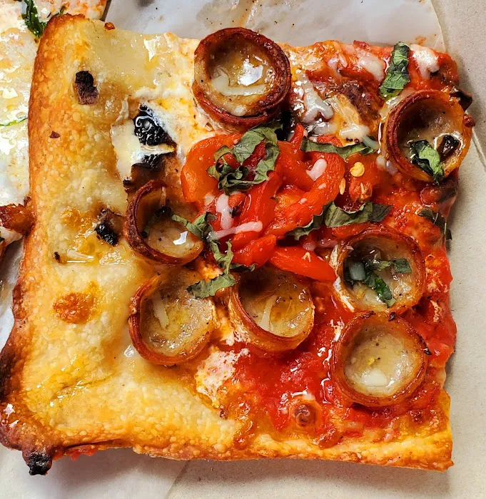Williamsburg Pizza Union Avenue Picture 6