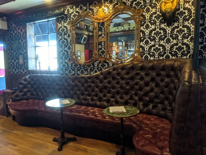 Fiction Bar/Cafe Picture 6