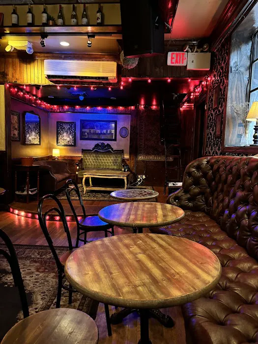 Fiction Bar/Cafe Picture 9