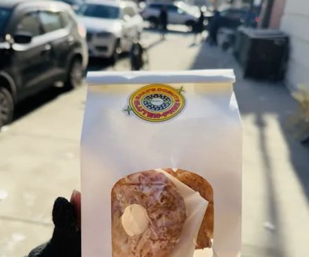 Maki's Donuts