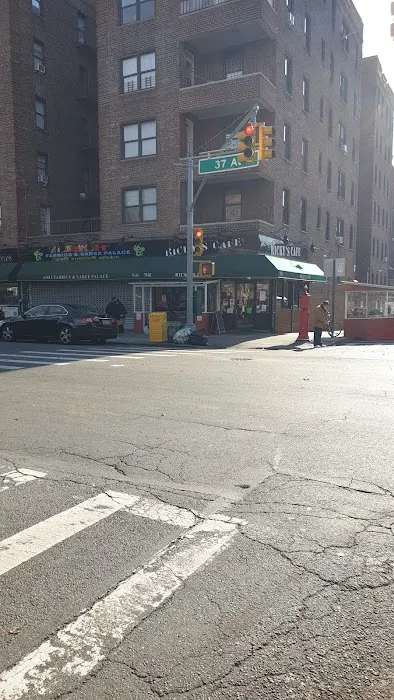 Ricky's Cafe Picture 6