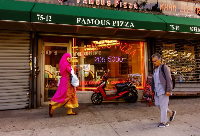 Elmhurst Famous Pizza Picture 9