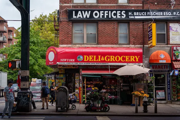 New York Deli Grocery Picture 2