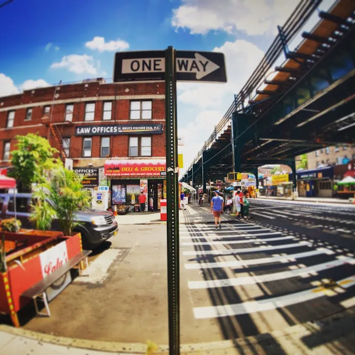 New York Deli Grocery Picture 8