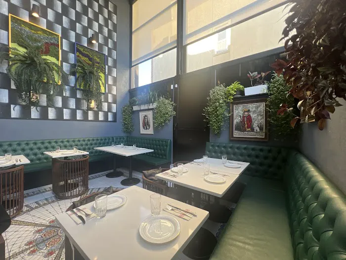 Lagano Bar and Restaurant Picture 6