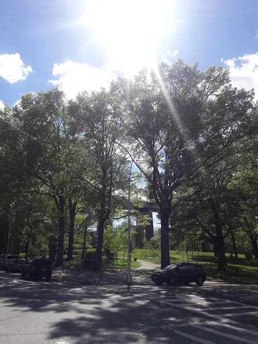 Astoria Parkside Market Picture 10