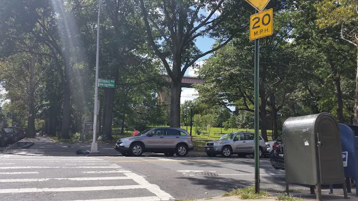 Astoria Parkside Market Picture 4