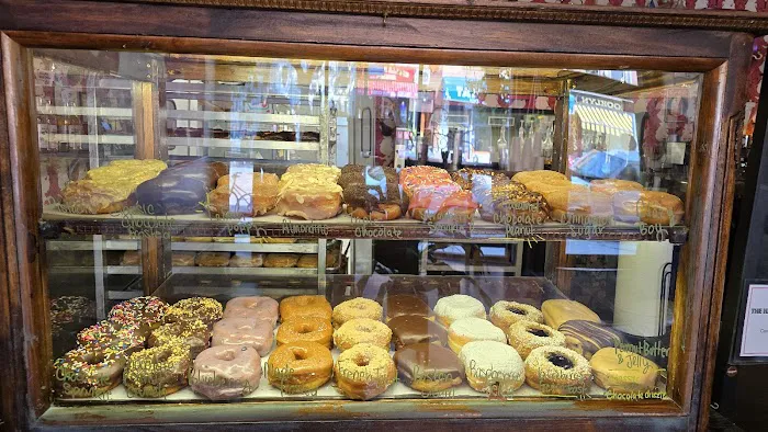 Dun-Well Doughnuts Picture 2