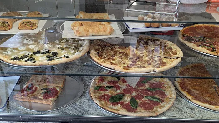 Nino's Pizzeria Picture 6