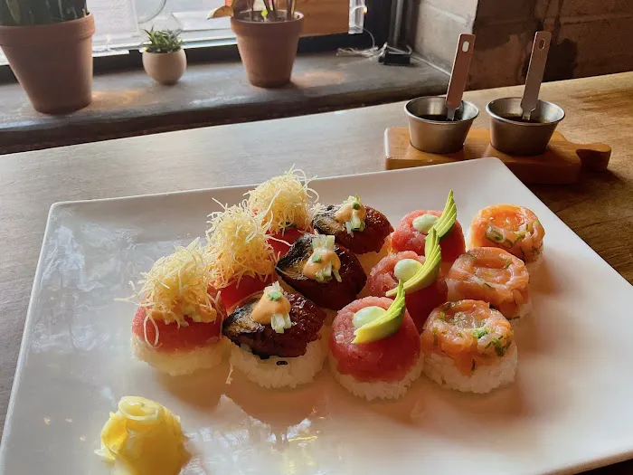 Momo Sushi Shack Picture 7