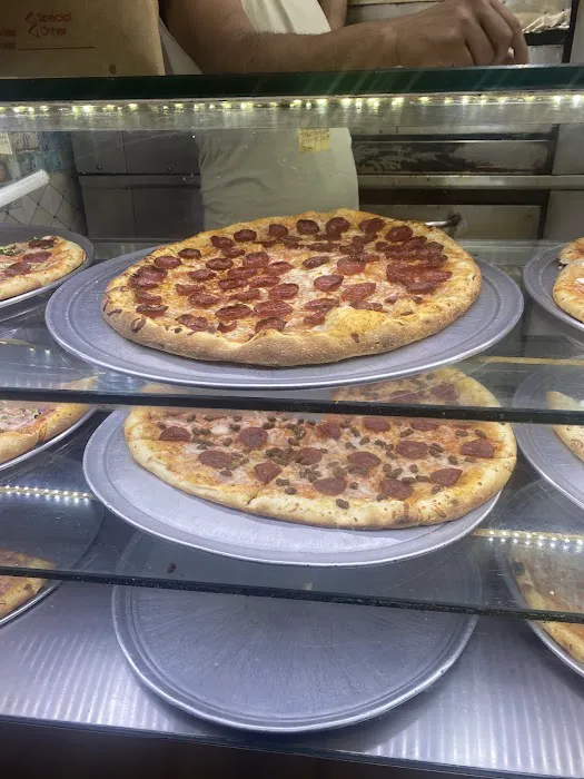 Supreme Pizza NY Picture 10
