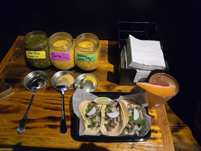 LA CANTINA TAQUERÍA Picture 3