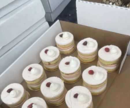 Hollanders Cakes