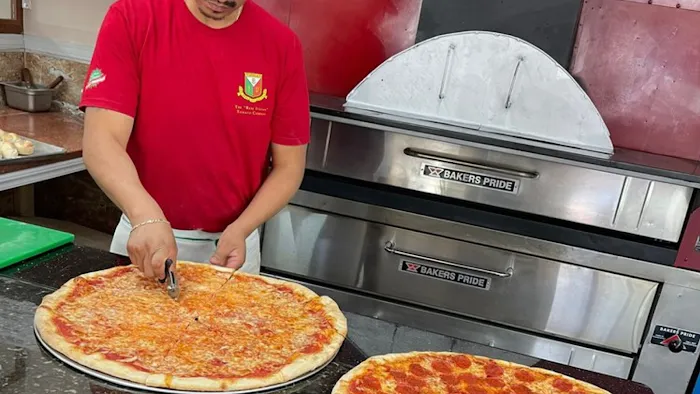 Tomatoes Locos Pizzeria Restaurant Picture 7