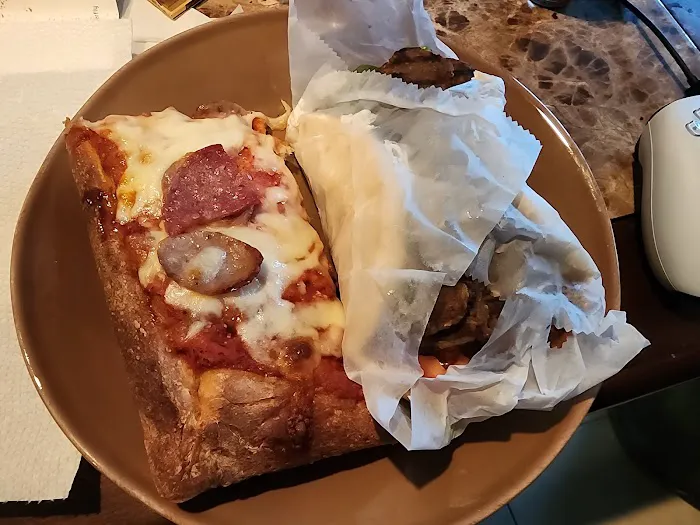 Gianni's Pizzeria Picture 2