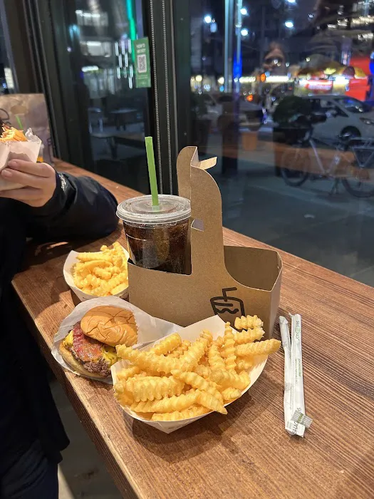 Shake Shack Jackson Heights Picture 7