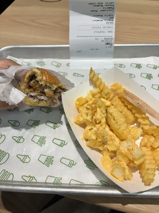 Shake Shack Jackson Heights Picture 2
